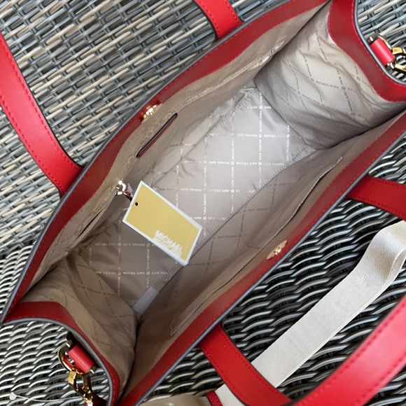 Michael Kors Kenly Large Tote - Picture 8 of 15